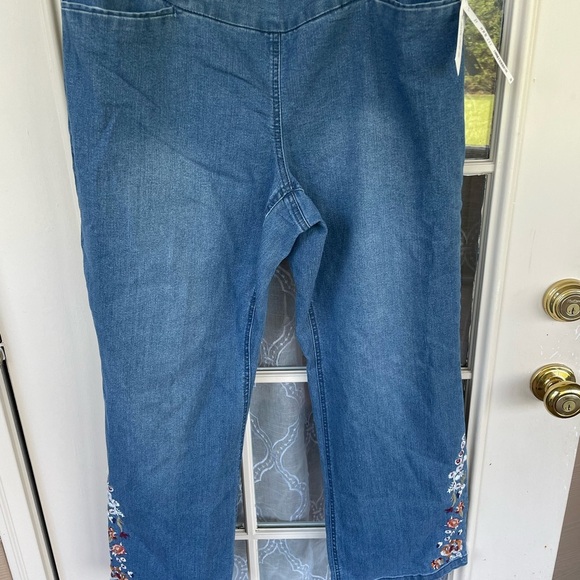 Westbound Blue Flare Jeans with Floral Embroidery - Picture 4 of 7